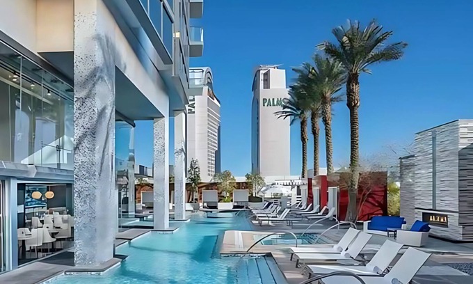 Las Vegas Apartment | One Bedroom | 1.5 Baths & Living Room | Jet Tub – Palms Place StripSuite