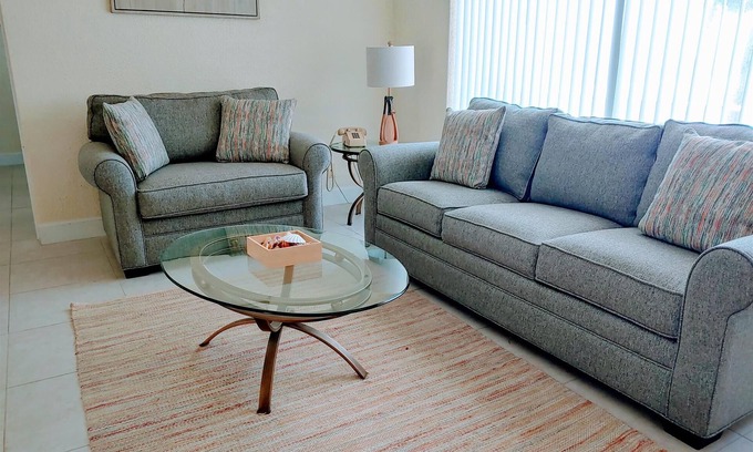 Hillsboro Beach Apartment | One Bedroom Apartment #215