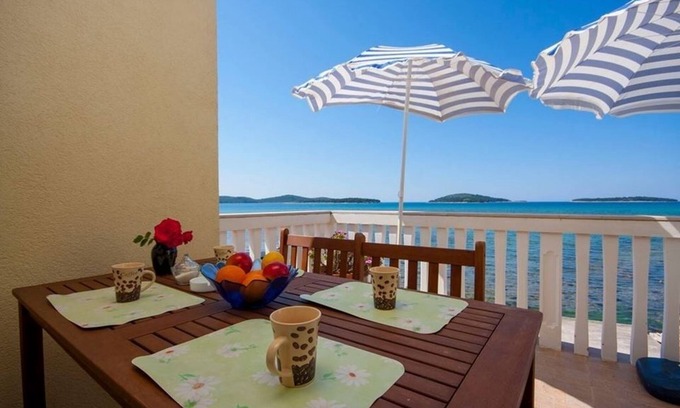 Krapanj Apartment | One bedroom apartment near beach Krapanj, Šibenik (A-18004-a)