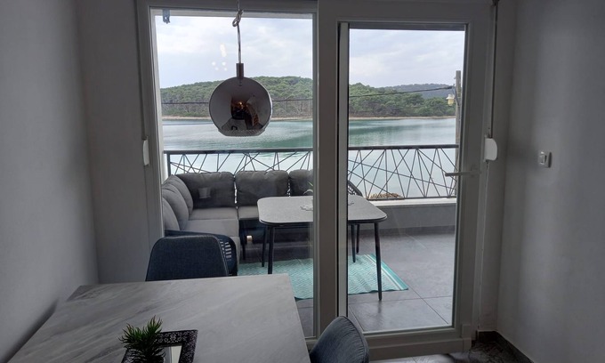 Molat Apartment | One bedroom apartment near beach Brgulje, Molat (A-22906-a)