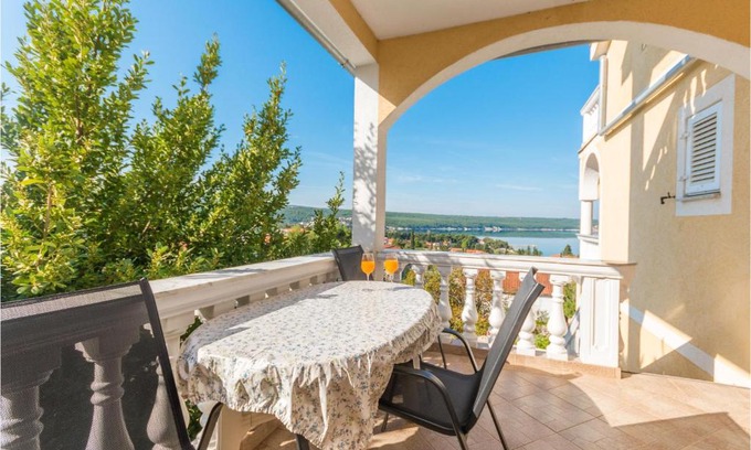 Gornji Karin Apartment | One-Bedroom Apartment in Gornji Karin
