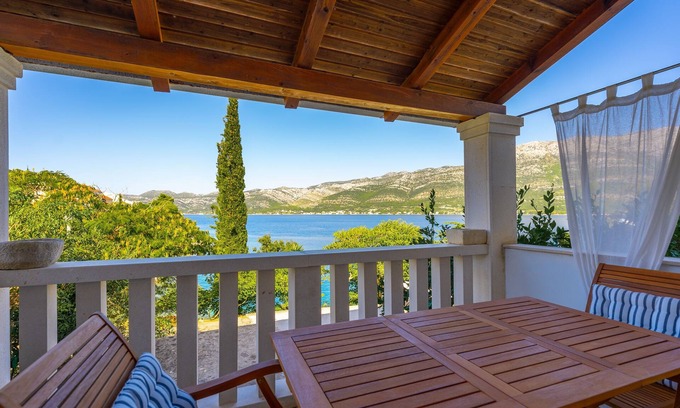 Medvinjak Apartment | One bedroom apartment with terrace and sea view Medvinjak, Korčula (A-4439-a)