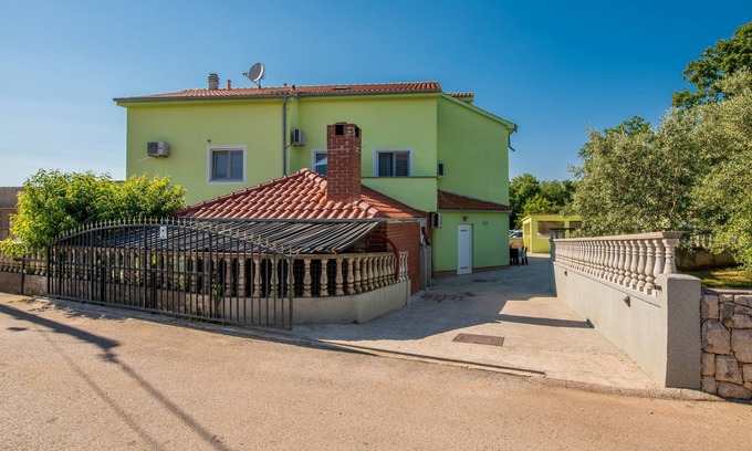 Milovcici Apartment | One bedroom apartment with balcony Milovcici, Krk (A-19308-a)