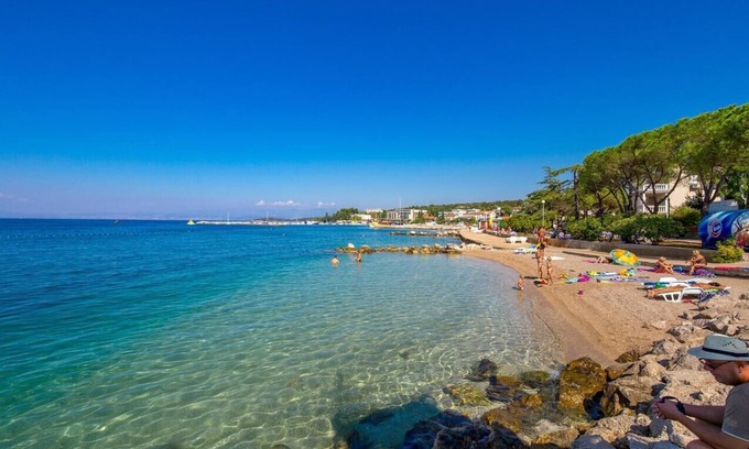 Marsici Apartment | One bedroom apartment with terrace and sea view Kremenići, Krk (A-21679-d)
