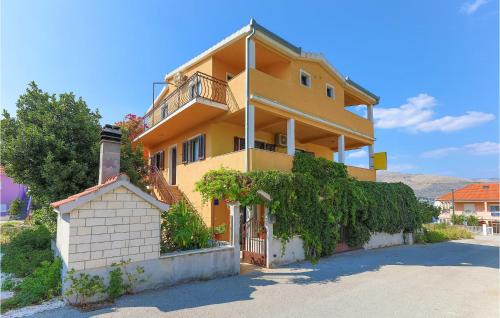 Okrug Donji Apartment | One-Bedroom Apartment In Okrug Donji