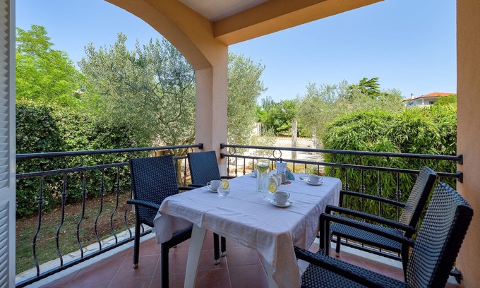 Basanija Apartment | One bedroom apartment with terrace Bašanija, Umag (A-3402-b)