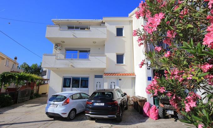 Slatine Apartment | One bedroom apartment with balcony and sea view Slatine, Čiovo (A-24266-d)
