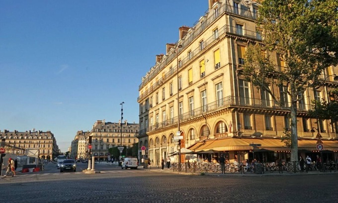 Saint-Germain-l'Auxerrois House | One bedroom apartment in front of Louvre