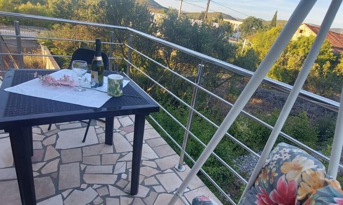 Primosten Apartment | One-bedroom apartment in the countryside