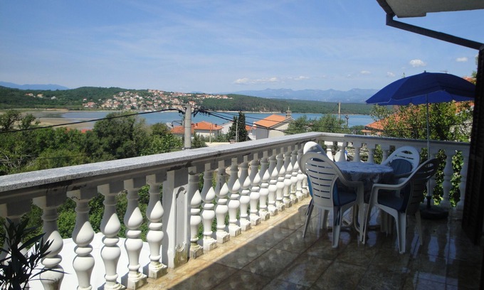 Soline Apartment | One-bedroom Apartment with Sea View Kutlesa