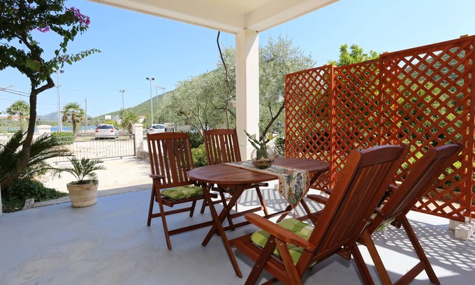 Mali Ston Apartment | One bedroom apartment with terrace and sea view Mali Ston, Pelješac (A-10226-a)