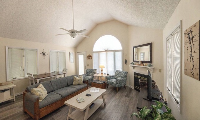 Grand Rivers Condo | One Bedroom Bayside Condo