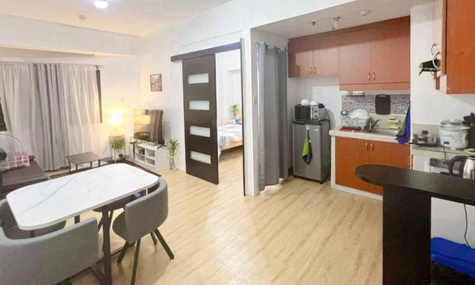 Bagumbayan Apartment | One Bedroom condo Unit in Eastwood Libis . Fast free wifi/netflix