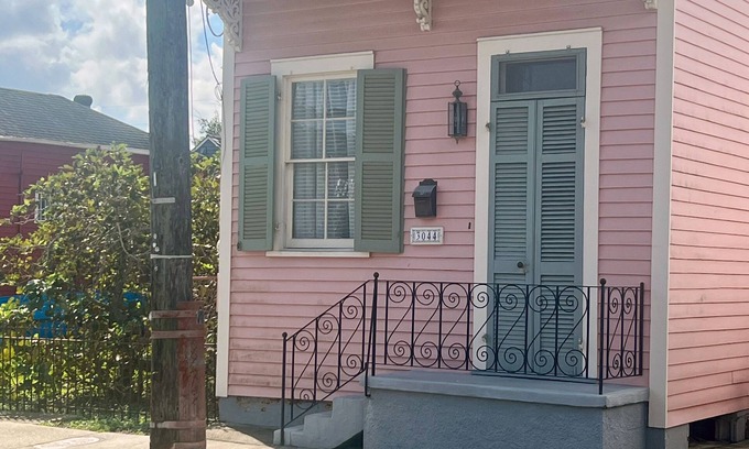 Esplanade Ridge Cottage | One bedroom cottage in a fantastic New Orleans neighborhood!