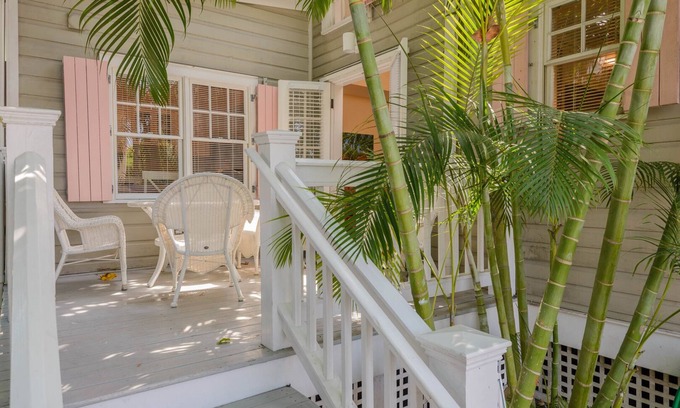 Downtown Villa | One Bedroom Deck Villa Steps from Duval!