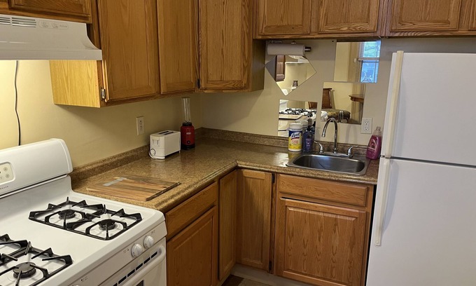 Auburn Apartment | One Bedroom Flat in Historic Neighborhood
