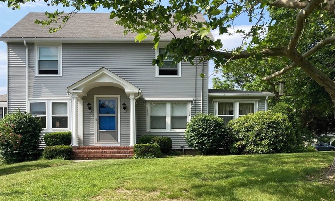 Shelburne Falls House | One-bedroom home in mountain town