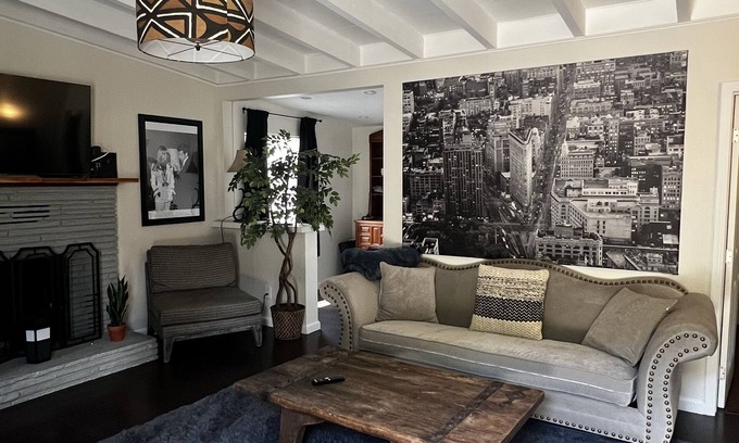 Santa Paula House | One bedroom house in historical Santa Paula. Pet friendly, Free WIFI