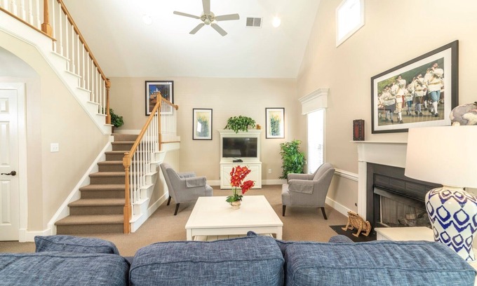 Lackey Resort | One Bedroom Luxury Cottage, Williamsburg, Virginia (1907722)
