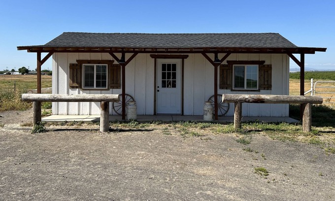Peters Cottage | One Bedroom One Bath Guest House in the Country