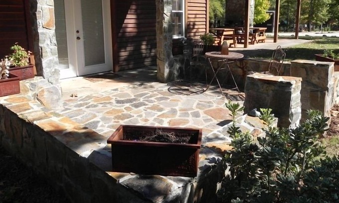 Cross Hill Cabin | One Bedroom Private Getaway with Lake Access