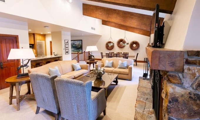 Deer Valley Apartment | One Bedroom Townhouse with Hot Tub apartment hotel