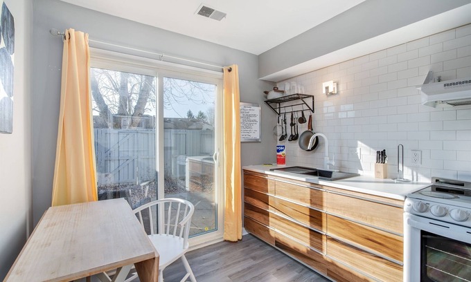 Kokomo Condo | One bedroom West side Updated condo