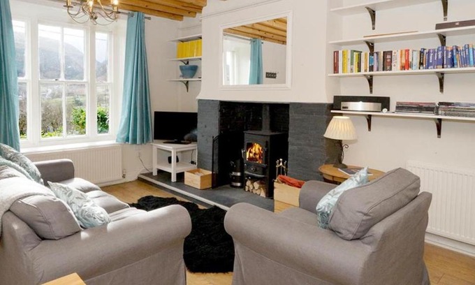 Dolwyddelan House | One Bron Derw