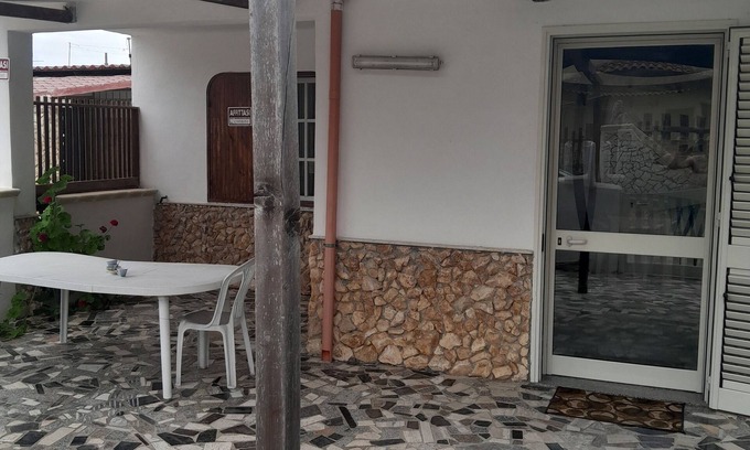 Torre Castiglione House | One hundred meters from the sea