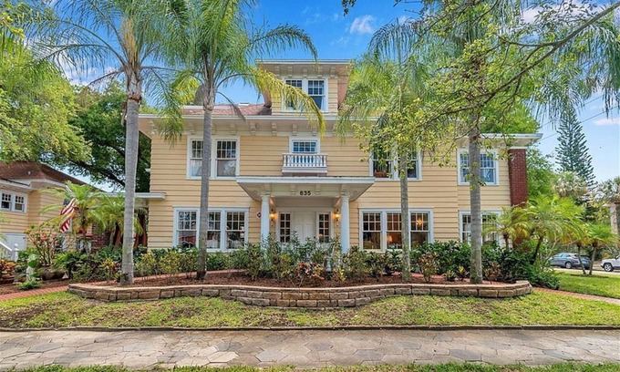 Historic Old Northeast Apartment | ONE Inn and Suites Oak Room