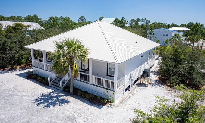 Surf Side Shores House | One Level + 2 King Masters + Walk to Private Beach