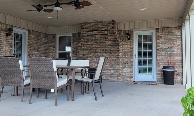 Murfreesboro House | One level home close to interstate and 25 minutes to Nashville.