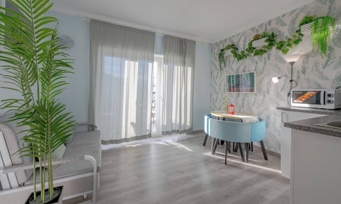 Cascais Villa | One Living Room One Bedroom Apartment with Kitchen in Cascais Beachfront Villa