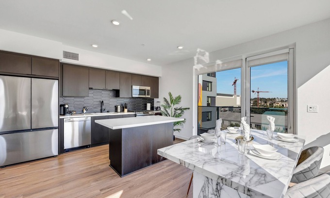 Hollywood Apartment | One Lux Stay Hollywood w/Pool View LA Suites