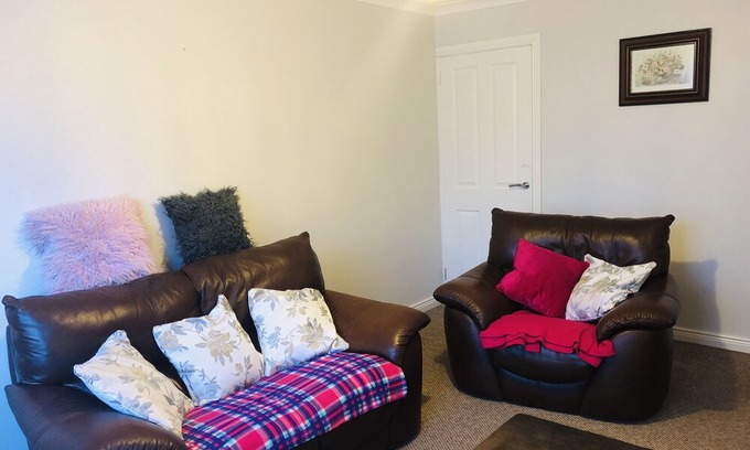 Lisburn House | One min from M1 motorway ☘️Pets welcome. fur babies need a staycation too 🐶
