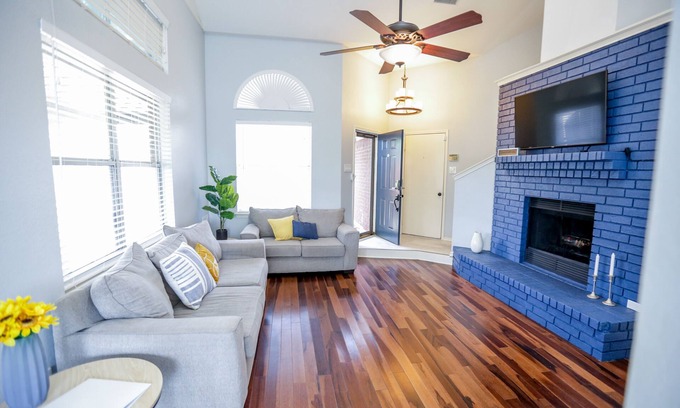 John T White House | One of a kind 10 min from AT&T stadium! 3 BR 2 BA