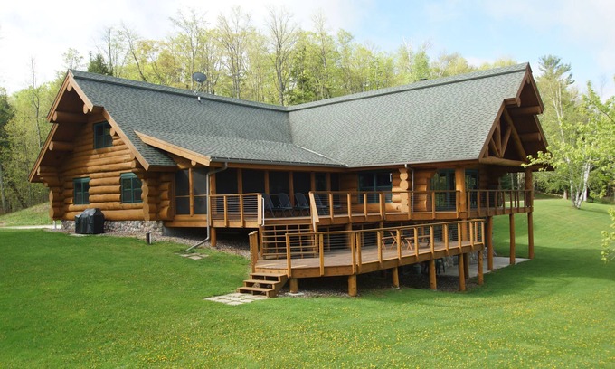 Pickerel Cabin | One of a Kind North Woods Lake Lodge