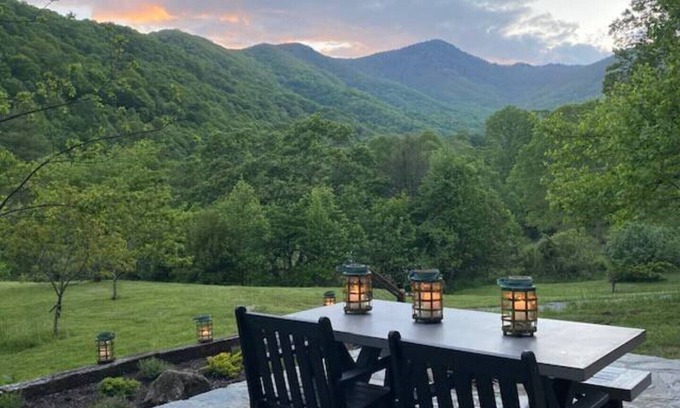 Waynesville Cabin | One-of-a-Kind Rustic Mountain Studio-Private Quiet