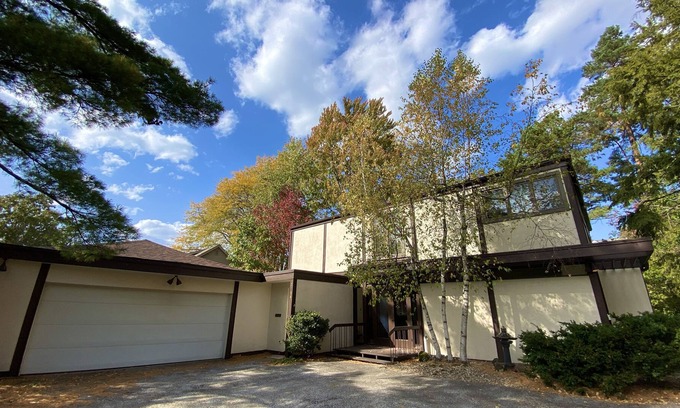Beachwood House | One-of-a-Kind Shaker Heights Modern Gem