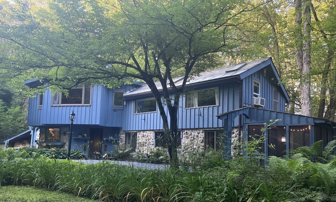 Saratoga Springs House | One of a kind house in Saratoga with dock and lake access - close to track!