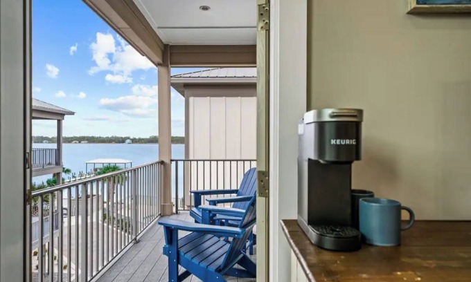 Gulf Shores Cottage | One Q-ute Cottage : Beach and Bay Retreat w/Pool