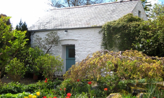 Fishguard Cottage | One Room Cottage 1 mile from the sea set In Dyffryn Fernant Garden