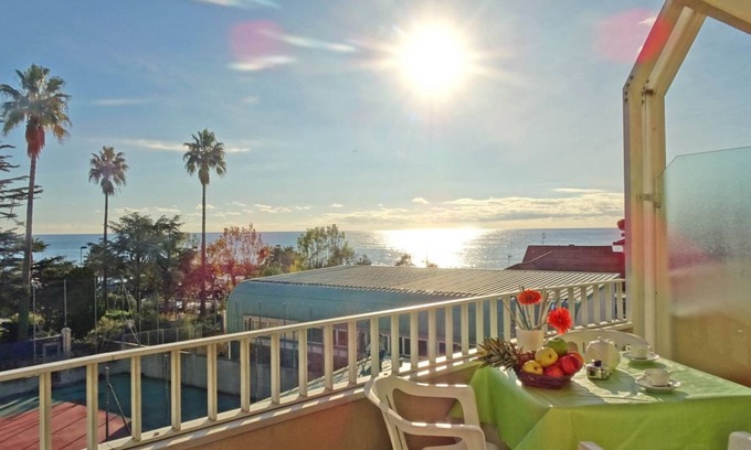 Santo Stefano al Mare Apartment | One-room flat with balcony and sea view 50 metres from the sea