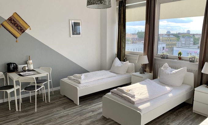Schoeneberg Apartment | One Room Trendy Apartment