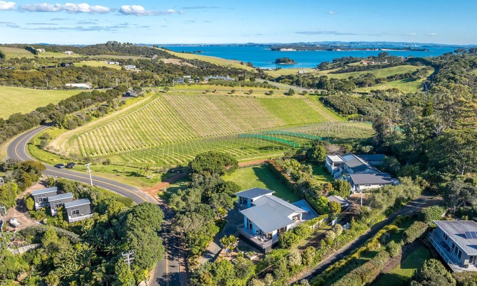 Oneroa House | Oneroa Vines and Views | Stay Waiheke