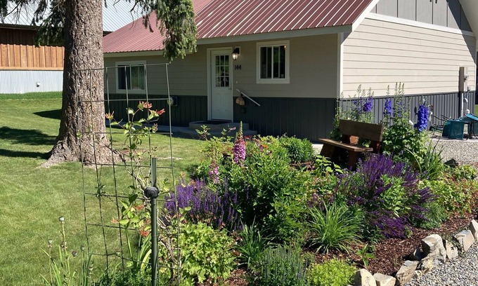 Whitefish Cottage | Only 10 Miles from Glacier Nat'l Park