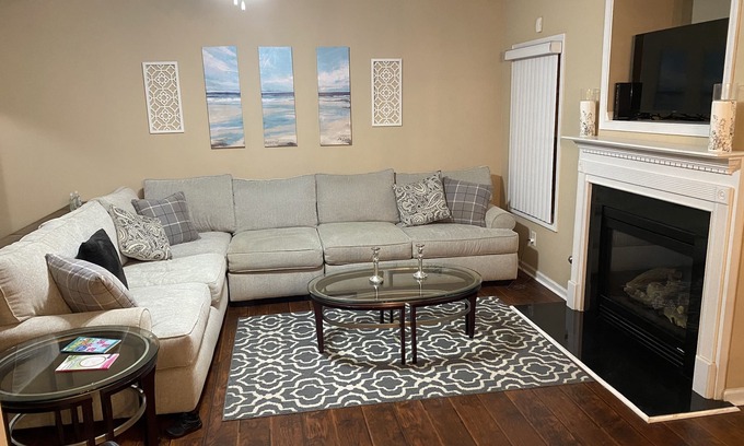 Lithonia House | Only 2 miles from shopping, banking, food, entertainment,15 to downtown Atlanta