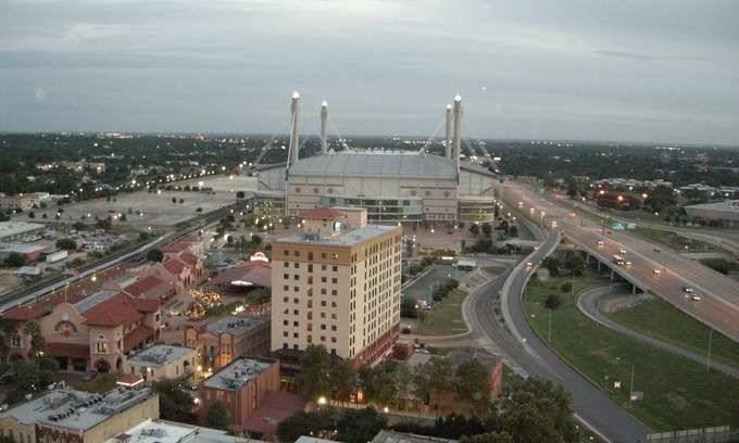 St. Paul Square Condo | Only 3 Blocks from Gonzalez Convention Center | Free Breakfast + 24-Hour Business Center