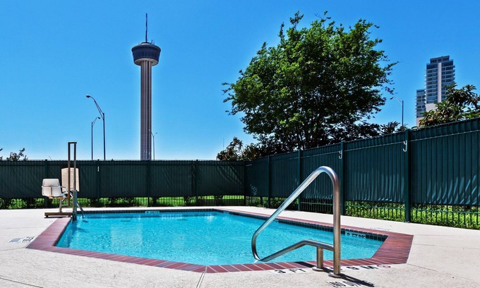 St. Paul Square Condo | Only 3 Blocks from Gonzalez Convention Center | Outdoor Pool + Roll-in Shower