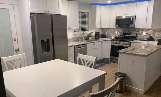 Southwest Ada County Alliance House | Only 5 miles from the airport!